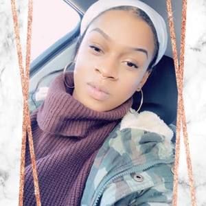 Meet your Posher, Tee